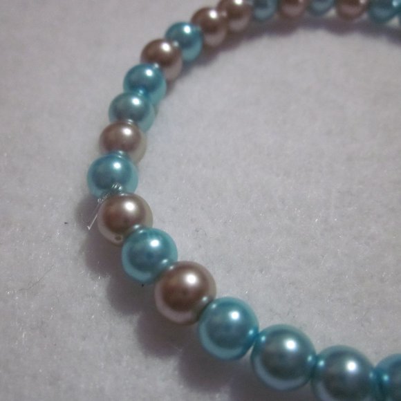 Aqua and Beige Stretch Bracelet. - Picture 4 of 6